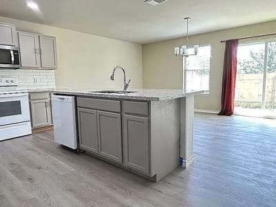Property photo 4 at 5211 Viewpoint DR - 3 bed 2 bath home