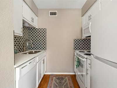 Property photo 3 at 5215 Saint Georges GRN Unit #B - 1 bed 1 bath home
