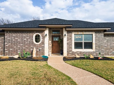 Primary bedroom at 522 Skyline DR - 4 bed 2 bath home