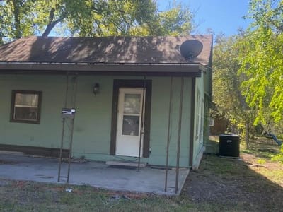 Living area at 523 S Rio Grande ST - 3 bed 2 bath home