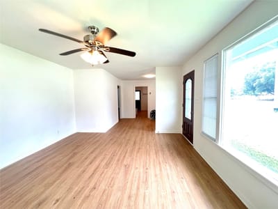 Living area at 528 E Milam St - 2 bed 1 bath home