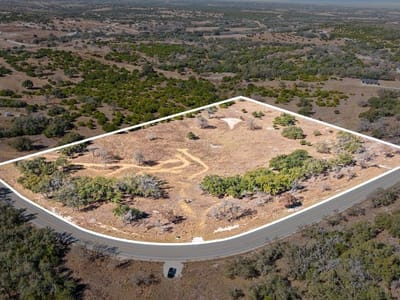 Living area at 529 Skyline Dr - The 1623 Divide, Blanco, TX