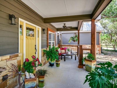 Living area at 530 Cascade TRL - 3 bed 2 bath home