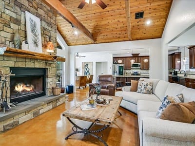 Primary bedroom at 530 Cascade TRL - 3 bed 2 bath home