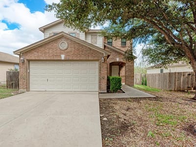 Living area at 530 Sheep Trail Dr - 3 bed 2 bath home