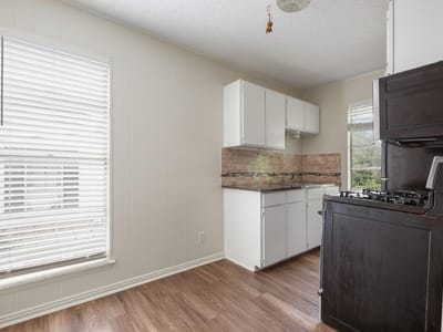 Living area at 5300 Guadalupe St Unit #6202 - 1 bed 1 bath home