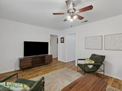 Living area at 5304 Harvest Ln - 3 bed 1 bath home