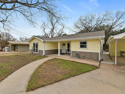 Living area at 5306 Bedford - 2 bed 2 bath home