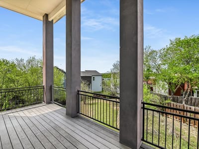 Living area at 5308 Sendero Hills PKWY - 3 bed 3 bath home