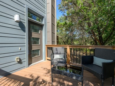 Property photo 3 at 5315 La Crosse Ave Unit #1 - 2 bed 3 bath home