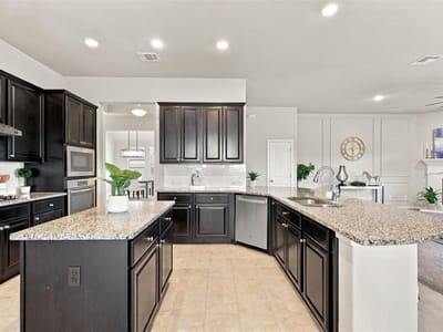 Photo 2 of 40 at 533 Founders RDG - 4 bed 3 bath home