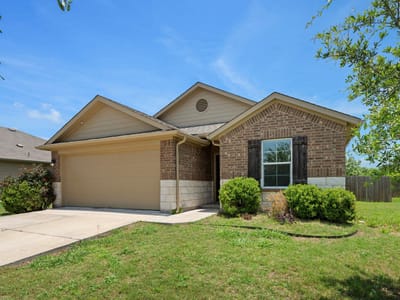 Living area at 533 Luna Vista DR - 3 bed 2 bath home