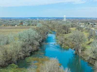Property photo 4 at 536 NW River Rd - Riverview Residences Sub, Martindale, TX