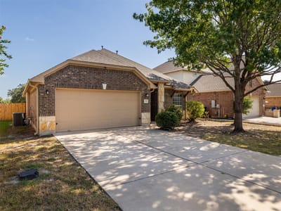 Property photo 3 at 537 Bluehaw DR - 3 bed 2 bath home