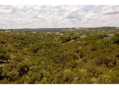 Living area at 539 Beardsley Ln - Rob Roy On Creek Sec 05, Austin, TX