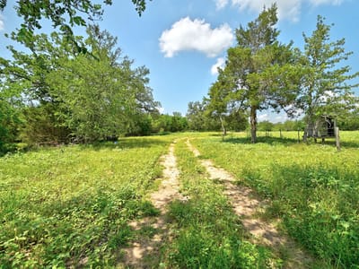 Property photo 4 at 544 Coastal LN - A102, Luling, TX
