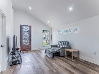 Living area at 545 W Vaughan St - 3 bed 2 bath home