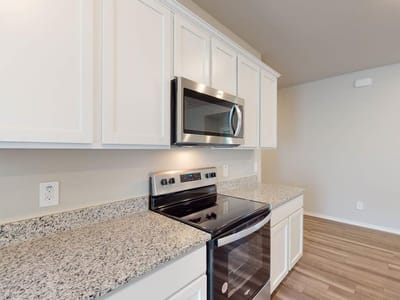 Property photo 5 at 548 Hector LOOP - 4 bed 2 bath home