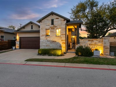 Photo 3 of 40 at 549 Clubhouse DR Unit #G - 2 bed 2 bath home