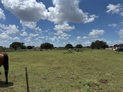 Living area at 550 Shell Stone TRL - J002D35H - JARRELL ISD RURAL BEFORE 1990, Georgetown, TX