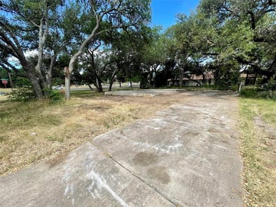 Property photo 3 at 5508 Kings Highway - Deer Park Sec 03, Austin, TX