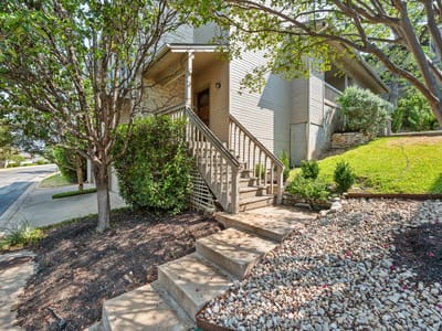 Property photo 2 at 5512 Oakwood CV Unit #162 - 3 bed 2 bath home