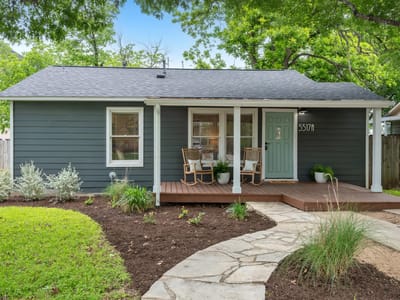 Living area at 5517 Avenue G Unit #A - 2 bed 1 bath home