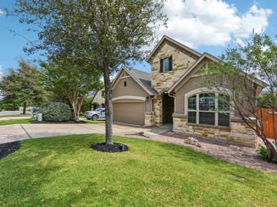 Living area at 5521 Brady Bayou Cv - 4 bed 3 bath home