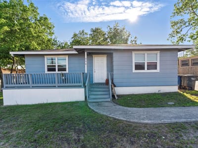 Living area at 556 Gode Ln - Morningside Acres, New Braunfels, TX