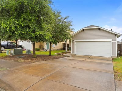 Property photo 2 at 557 Twisted Oaks LN - 3 bed 2 bath home