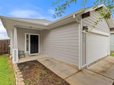 Property photo 3 at 557 Twisted Oaks LN - 3 bed 2 bath home