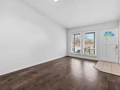Living area at 5601 Woodrow Ave - 1 bed 1 bath home