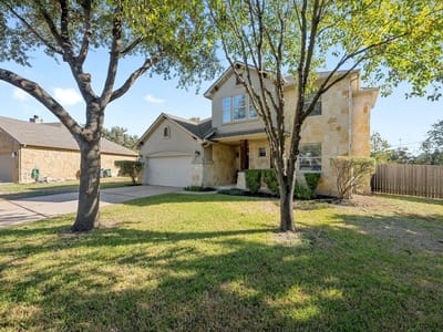 Living area at 5609 York Bridge CIR - 4 bed 3 bath home