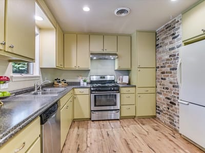 Property photo 5 at 5611 Mapleleaf DR - 4 bed 3 bath home