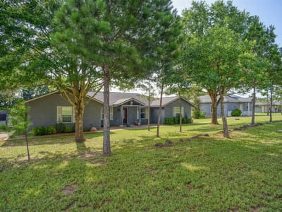 Living area at 569 McAllister RD - 4 bed 3 bath home