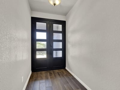 Property photo 3 at 570 Forest CRST - 3 bed 2 bath home