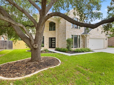 Living area at 5700 Trelawney LN - 5 bed 3 bath home