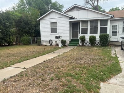 Living area at 5702 Duval ST - 2 bed 1 bath home
