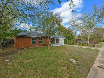 Property photo 2 at 5704 Cedardale DR - 3 bed 1 bath home