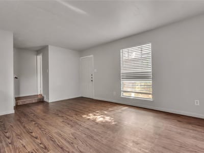 Photo 4 of 14 at 5707 Cougar DR - Austin, Austin, TX