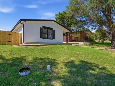 Living area at 5728 Pinon Vista DR - 3 bed 2 bath home