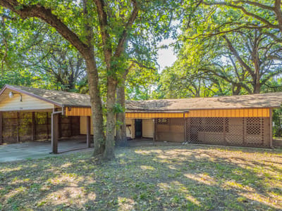 Living area at 574 Oaklawn DR - 4 bed 2 bath home