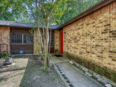 Property photo 4 at 5800 Coolbrook DR - 4 bed 2 bath home