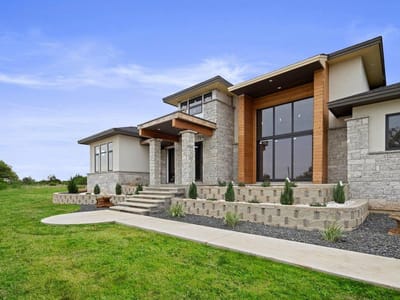 Living area at 583 Comanche Rdg - 4 bed 4 bath home