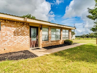 Primary bedroom at 595 Cardinal RD - 3 bed 2 bath home