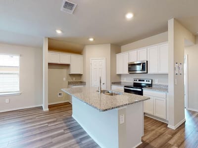 Property photo 4 at 596 Hector LOOP - 4 bed 2 bath home