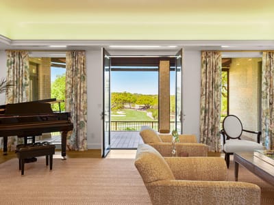 Living area at 6 Links Ct - 4 bed 3 bath home