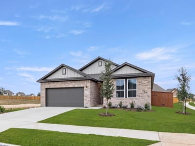 Living area at 600 Hickory Bend Trl - 3 bed 2 bath home