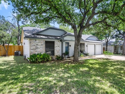 Property photo 3 at 600 Live Oak DR - 3 bed 2 bath home