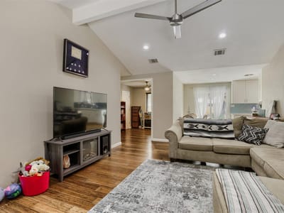 Property photo 4 at 600 Live Oak DR - 3 bed 2 bath home